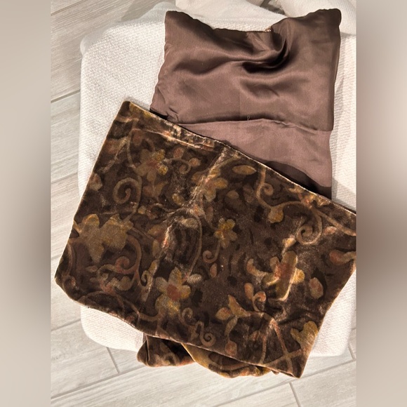 Vintage satin and velvet scarf patterned in floral paisley by Elaine Gold - Picture 2 of 2